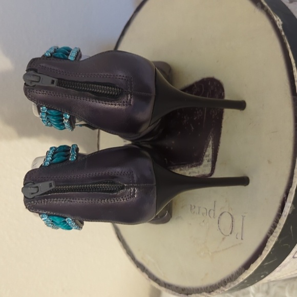 - Carlos Santana leather stilettos - Picture 5 of 10